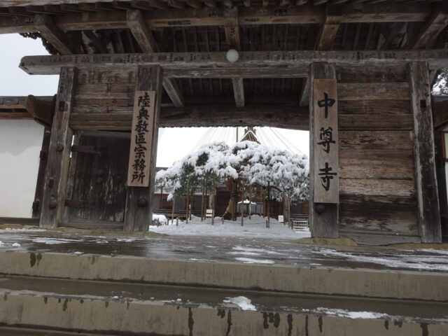 中尊寺本堂の門