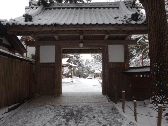 中尊寺本堂を後にする